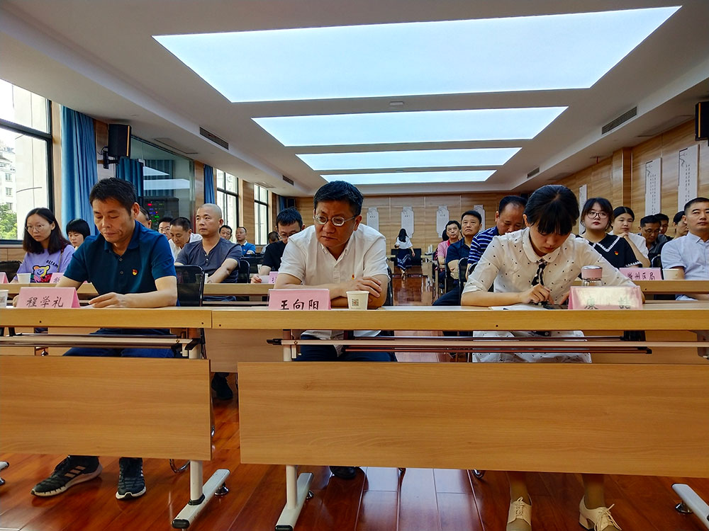 屯溪城建投公司黨支部參加黃山市“小個?！秉h組織“啟航新征程 永遠跟黨走”主題宣講暨成果展活動