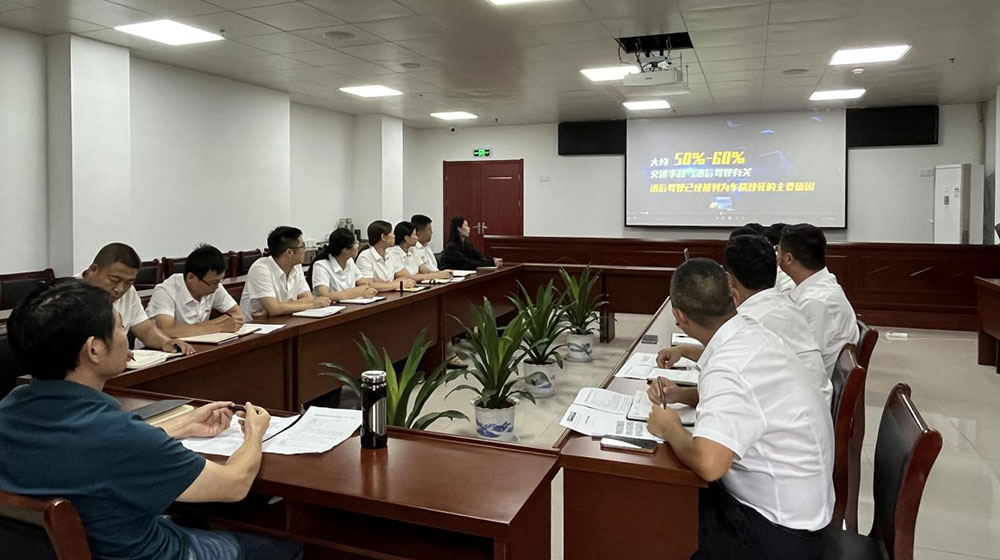 城建投公司黨支部召開黨員（擴(kuò)大）會議暨酒駕、醉駕等違法犯罪行為警示教育集體談話會